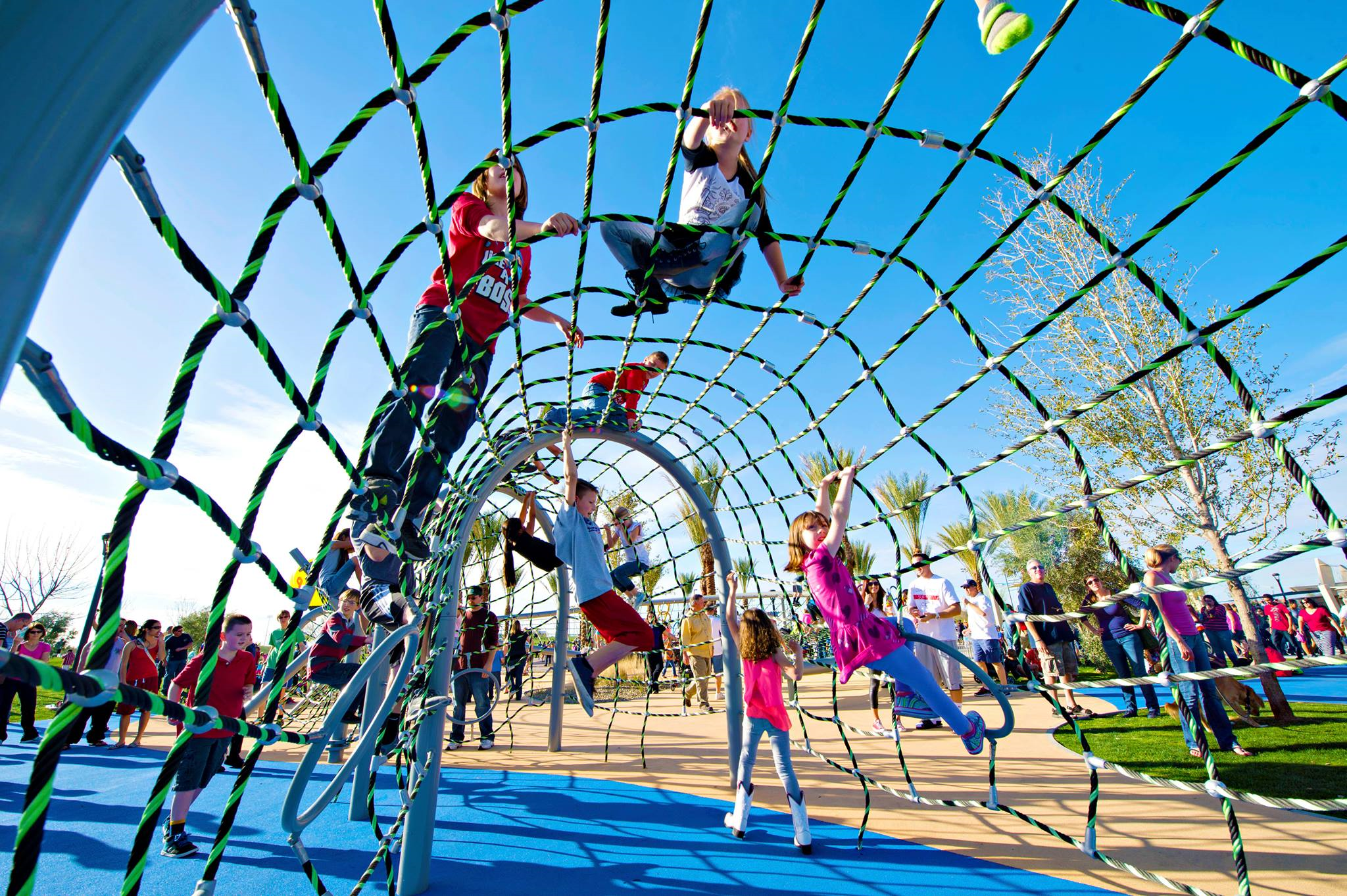 Rope structures vs. play boulders, which is better?