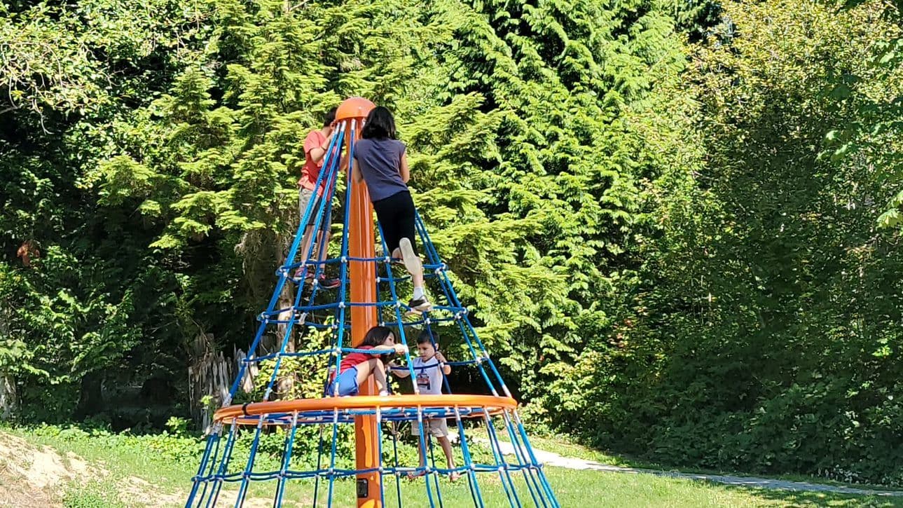 3 Ways that Playgrounds Teach Kids the Value of Community